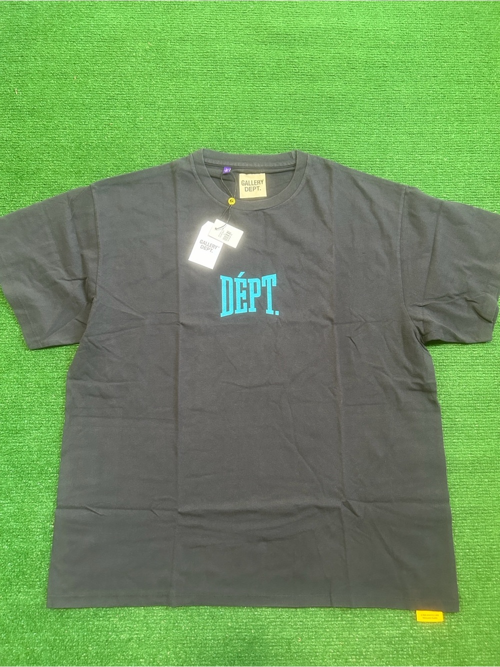 Gallery dept mens tee size S